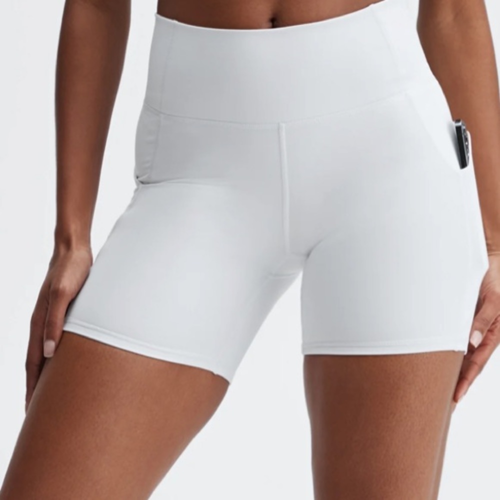 The oasis 6” short black XS from Fabletics brand new with tags never worn